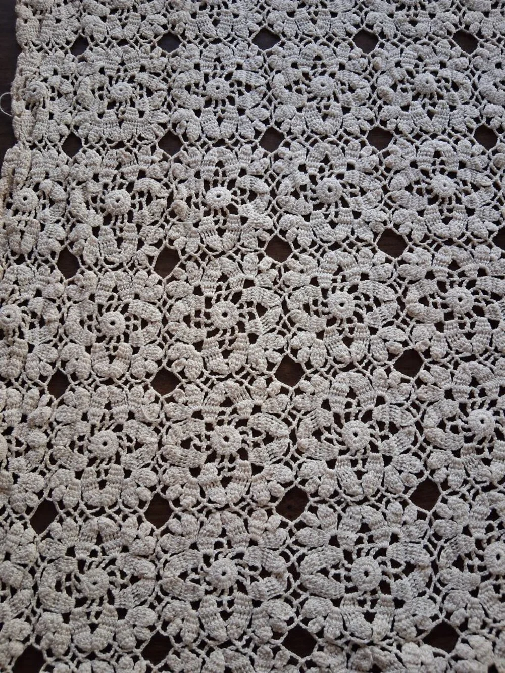 ✨  Vintage Hand Crocheted Cotton Thread Table Runner • 24x56 •